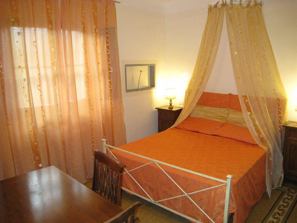 Отель Sani Tourist House Флоренция Экстерьер фото