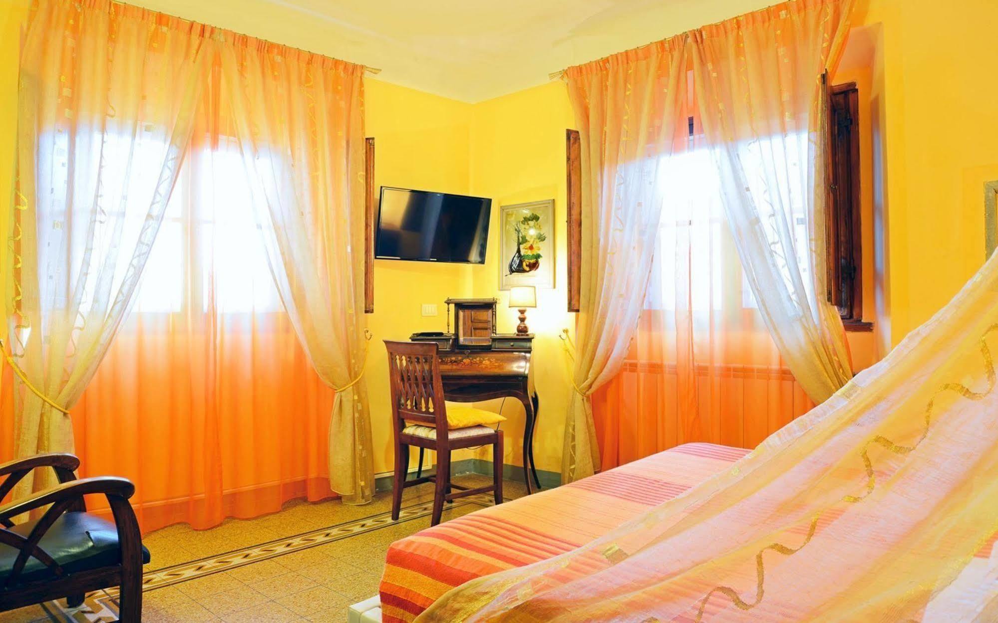Отель Sani Tourist House Флоренция Экстерьер фото