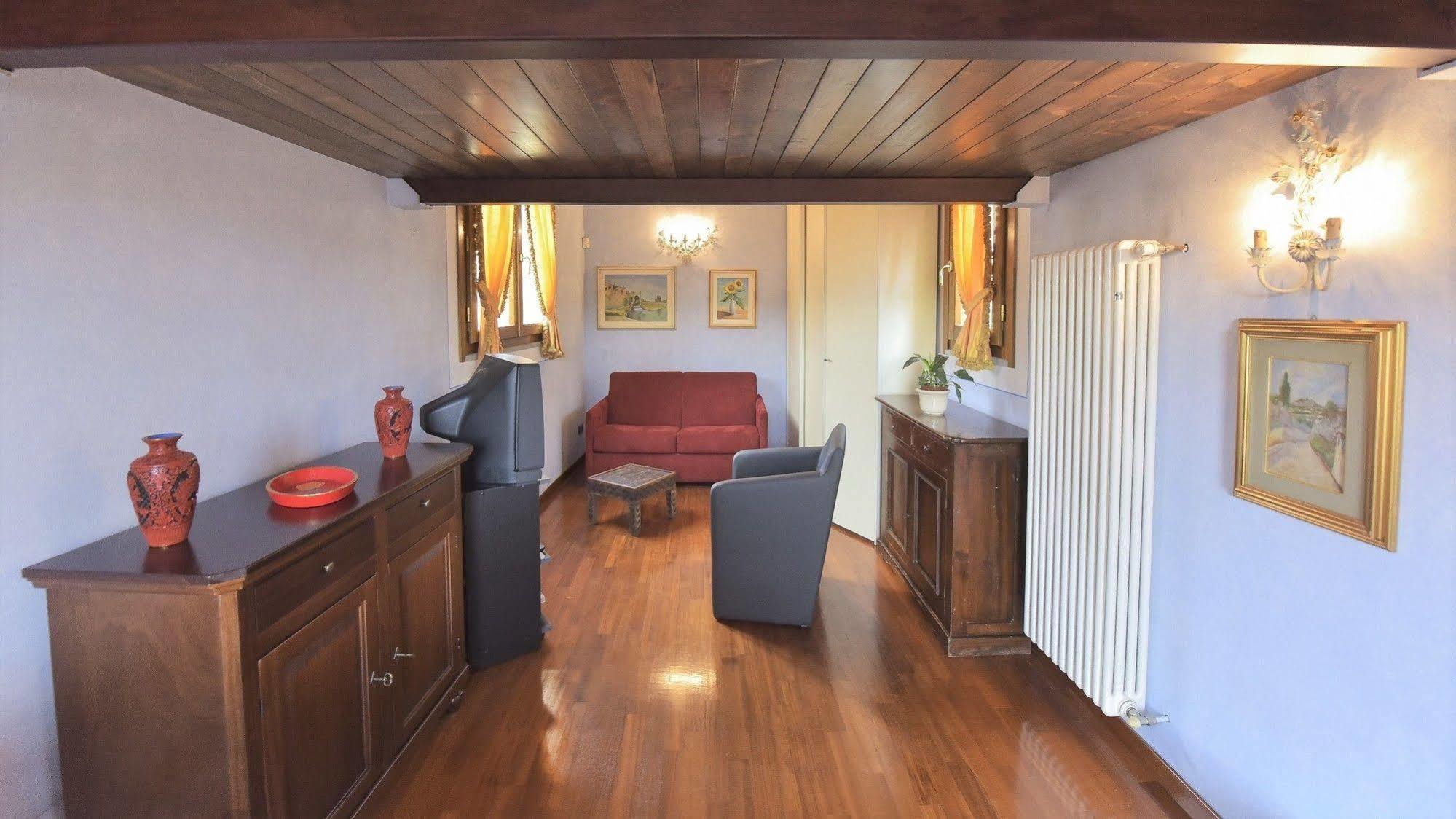 Отель Sani Tourist House Флоренция Экстерьер фото