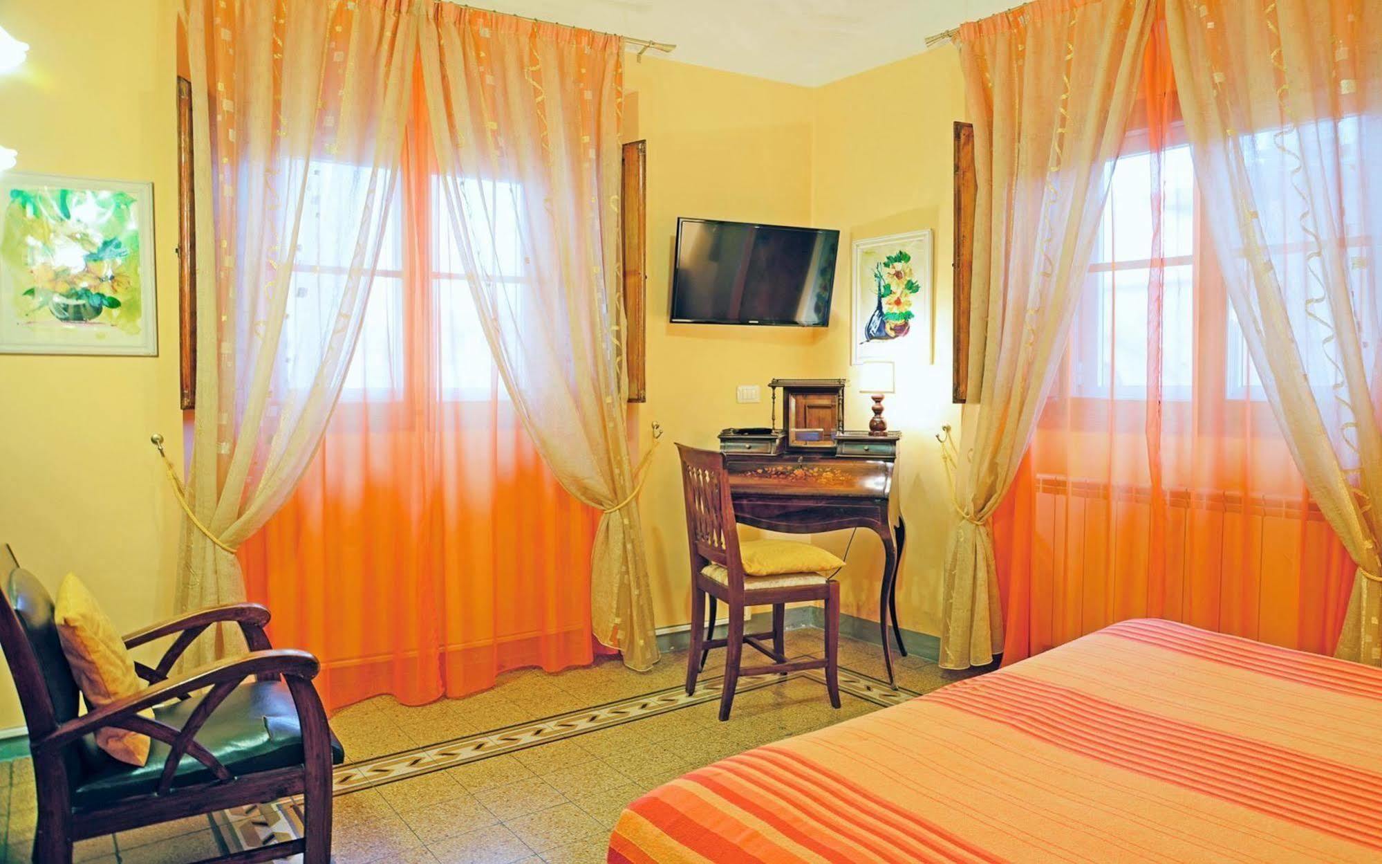 Отель Sani Tourist House Флоренция Экстерьер фото