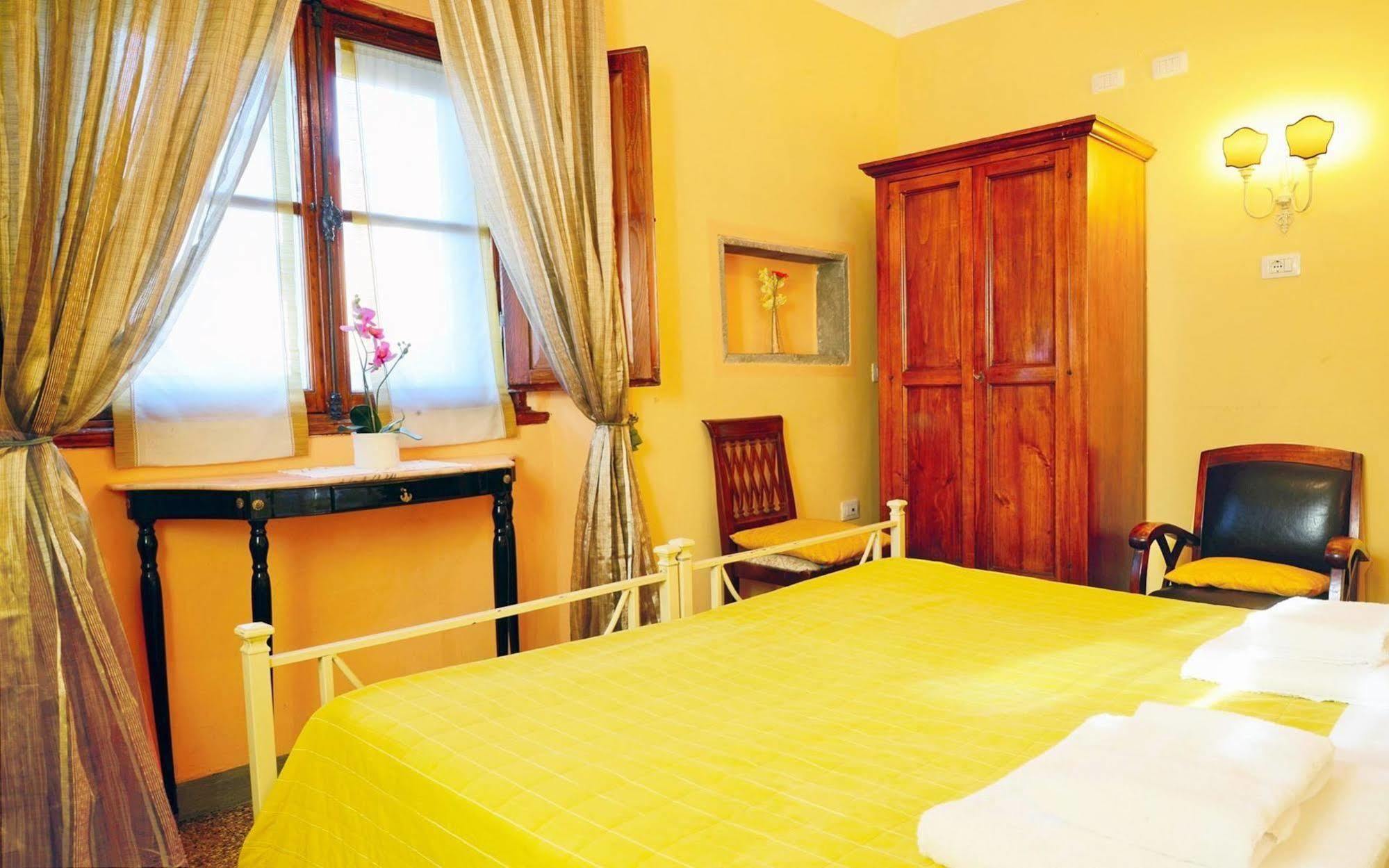 Отель Sani Tourist House Флоренция Экстерьер фото
